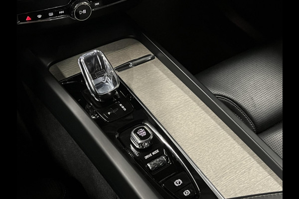 Volvo XC60 2.0 T8 Twin Engine AWD Momentum Pro Trekhaak | Massage | Stoelventilatie | Open dak | Stoelverwarming | Achteruitrij camera | Memory | Carplay | Leder