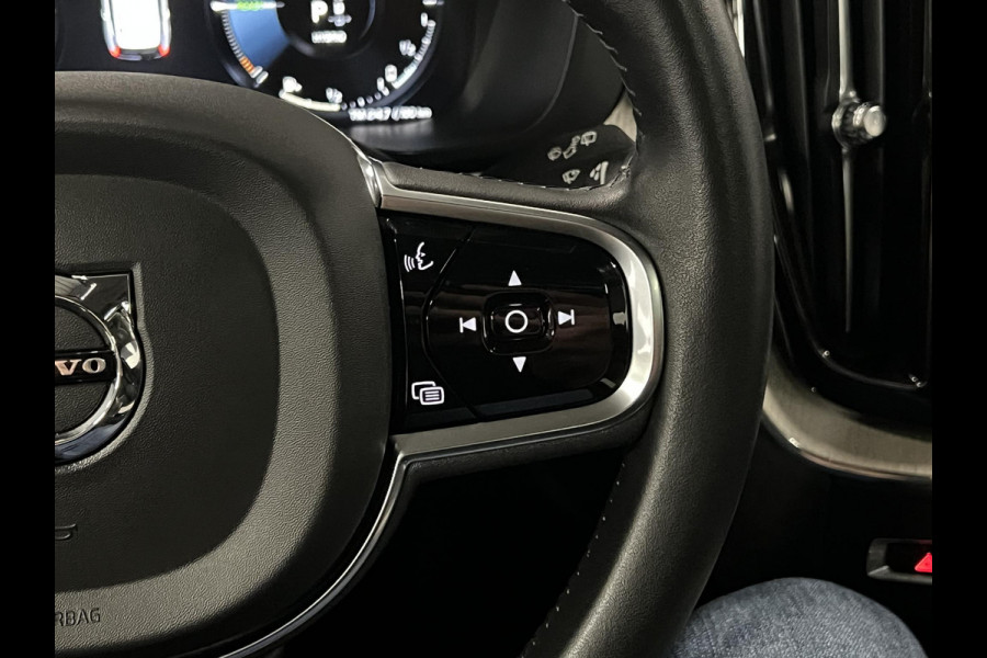 Volvo XC60 2.0 T8 Twin Engine AWD Momentum Pro Trekhaak | Massage | Stoelventilatie | Open dak | Stoelverwarming | Achteruitrij camera | Memory | Carplay | Leder