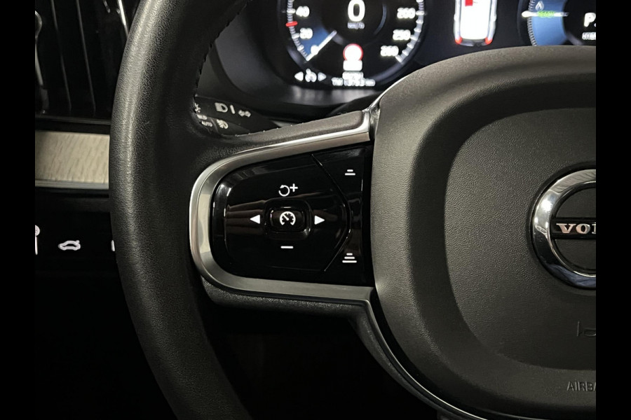 Volvo XC60 2.0 T8 Twin Engine AWD Momentum Pro Trekhaak | Massage | Stoelventilatie | Open dak | Stoelverwarming | Achteruitrij camera | Memory | Carplay | Leder