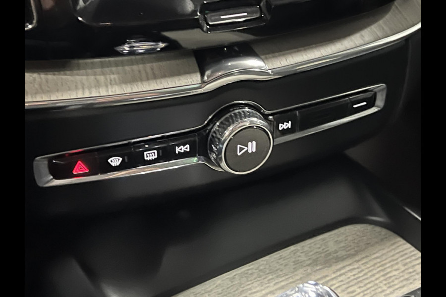 Volvo XC60 2.0 T8 Twin Engine AWD Momentum Pro Trekhaak | Massage | Stoelventilatie | Open dak | Stoelverwarming | Achteruitrij camera | Memory | Carplay | Leder