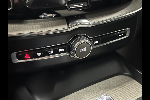 Volvo XC60 2.0 T8 Twin Engine AWD Momentum Pro Trekhaak | Massage | Stoelventilatie | Open dak | Stoelverwarming | Achteruitrij camera | Memory | Carplay | Leder