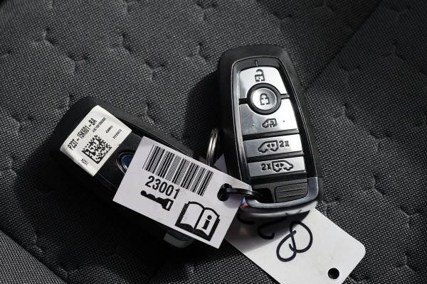 Ford Transit Custom 300 2.0 TDCI L2H1 Limited DC | Dubbel Cabine | Elec schuifdeuren | ACC | Blind Spot | 360 Camera | CarPlay | Navigatie | Stoelverwarming | 5-Zitter | BPM Vrij