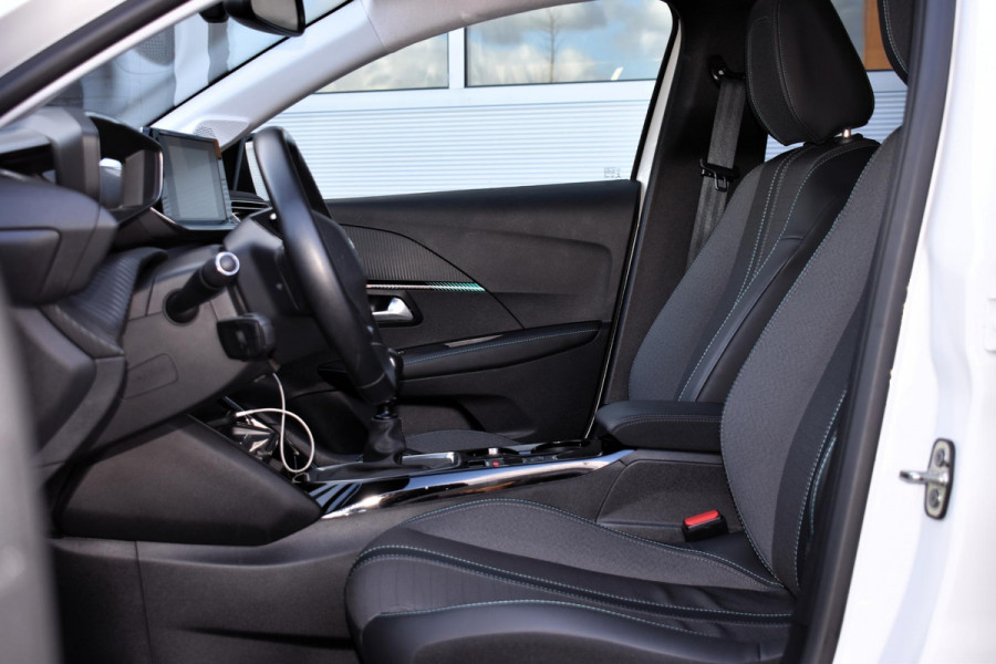 Peugeot 208 1.2 PureTech 100PK Allure Pack | Carplay | Camera | Adapt. Cruise | 3D Dash | Stoelverw. | Incl. garantie