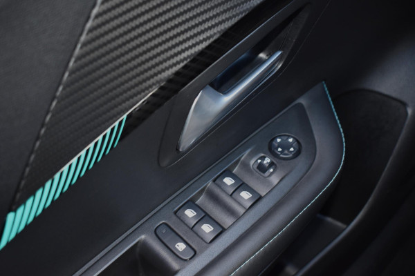 Peugeot 208 1.2 PureTech 100PK Allure Pack | Carplay | Camera | Adapt. Cruise | 3D Dash | Stoelverw. | Incl. garantie
