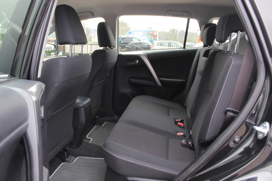 Toyota RAV4 2.5 Hybrid Dynamic / Camera / Navigatie / Cruise Control / 2e Eigenaar / Compleet dealer onderhouden