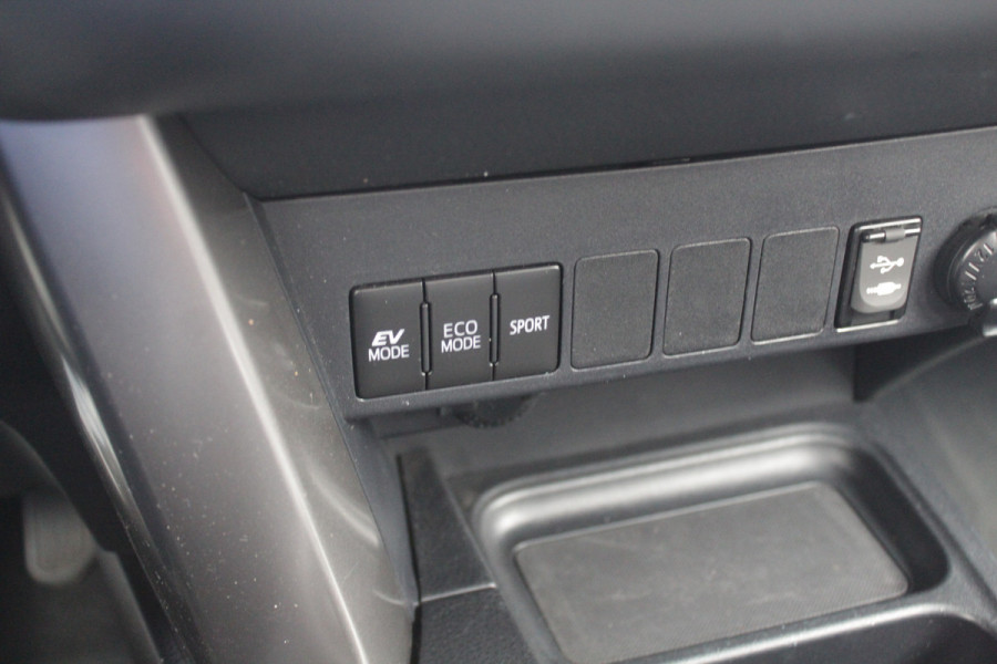 Toyota RAV4 2.5 Hybrid Dynamic / Camera / Navigatie / Cruise Control / 2e Eigenaar / Compleet dealer onderhouden