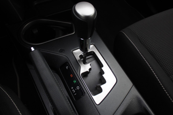 Toyota RAV4 2.5 Hybrid Dynamic / Camera / Navigatie / Cruise Control / 2e Eigenaar / Compleet dealer onderhouden