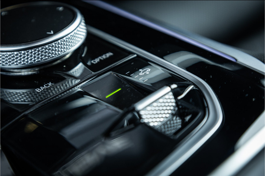 BMW X5 xDrive50e - M Sport | Panorama | H&K | Luchtvering | Memory