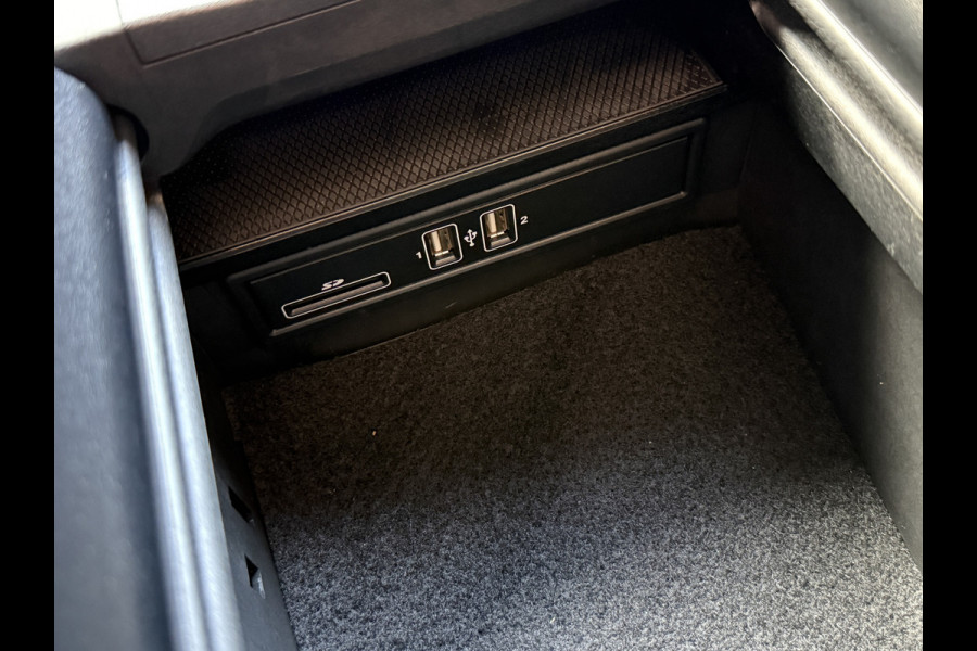 Mercedes-Benz C-Klasse 180 Business Solution AMG | Pano | 22.000km NAP | Leder | Sfeerverlichting | Apple Carplay