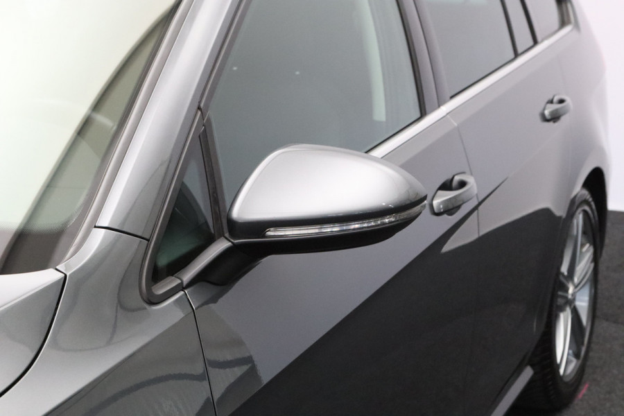 Volkswagen Golf Variant 1.5 TSI 150 PK Automaat Highline R-Line Business, Massage, Carplay, Trekhaak