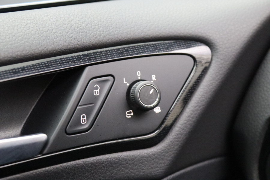 Volkswagen Golf Variant 1.5 TSI 150 PK Automaat Highline R-Line Business, Massage, Carplay, Trekhaak