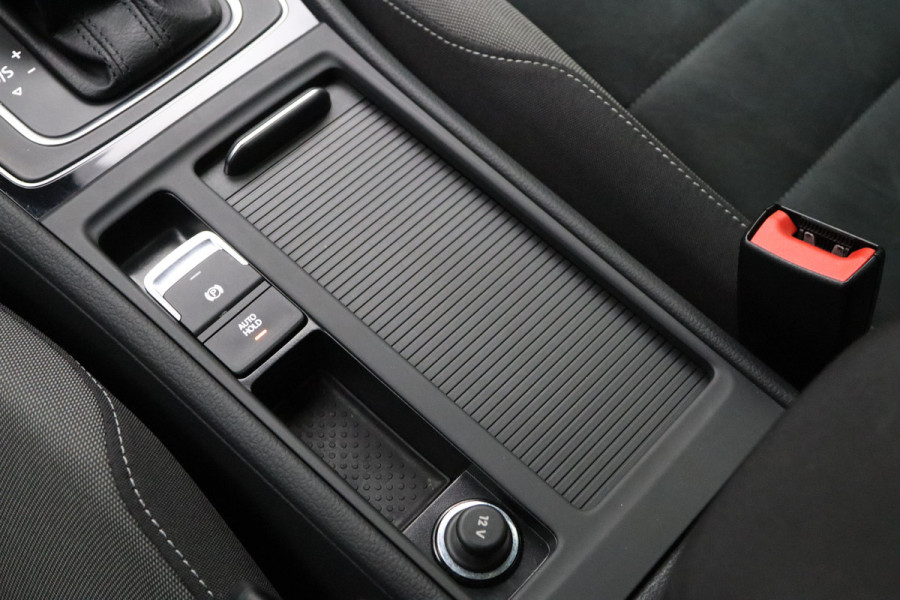 Volkswagen Golf Variant 1.5 TSI 150 PK Automaat Highline R-Line Business, Massage, Carplay, Trekhaak