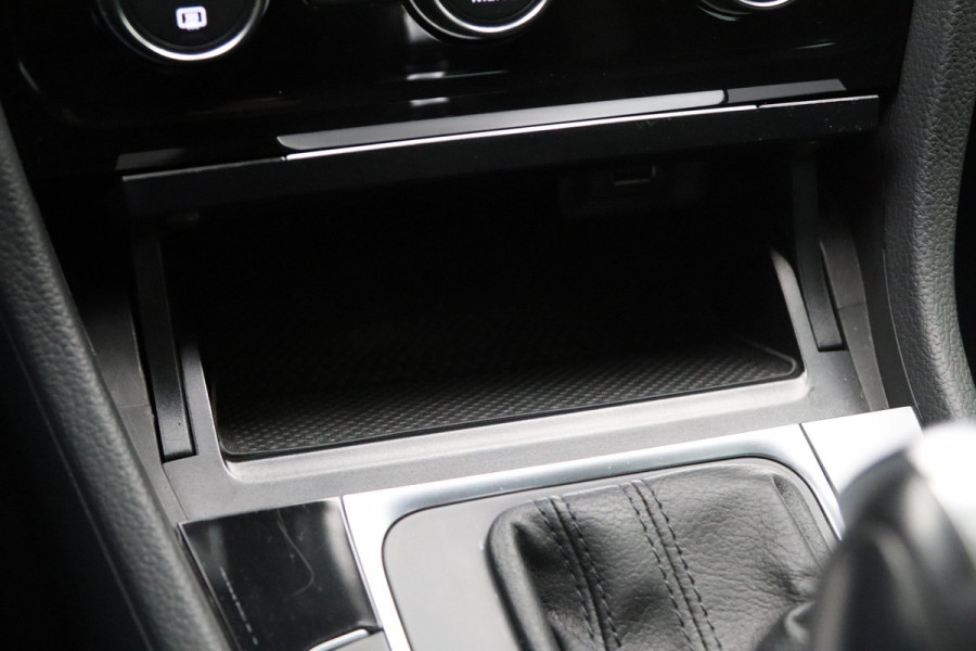 Volkswagen Golf Variant 1.5 TSI 150 PK Automaat Highline R-Line Business, Massage, Carplay, Trekhaak