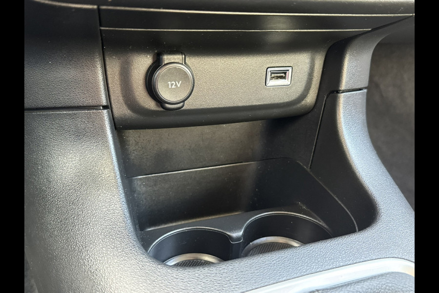 Citroën C3 1.2 PureTech C-Series 110pk Cruise Clima Carplay Navigatie Verwarmde stoelen
