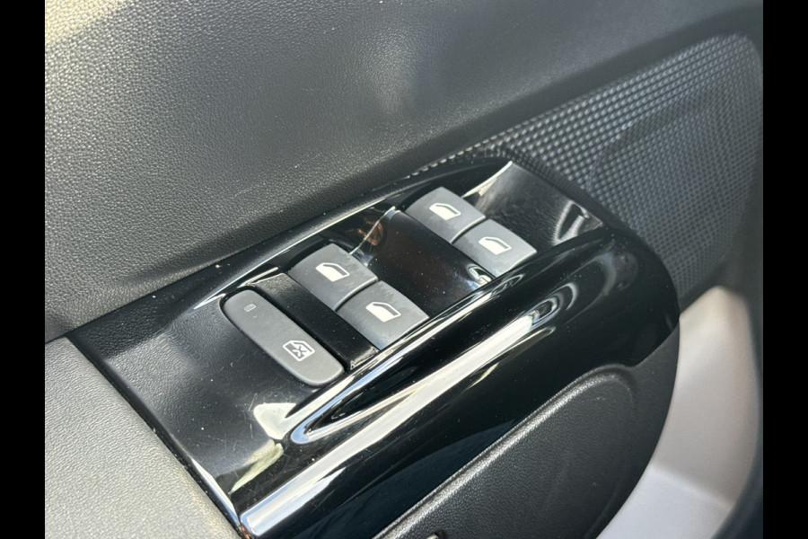 Citroën C3 1.2 PureTech C-Series 110pk Cruise Clima Carplay Navigatie Verwarmde stoelen