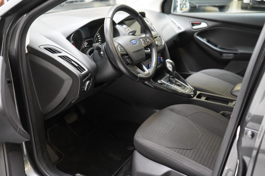 Ford FOCUS Wagon 1.5 150pk Titanium Automaat | Winterpack | Trekhaak | All-seasonbanden | Keyless | Cruise control | Apple Carplay