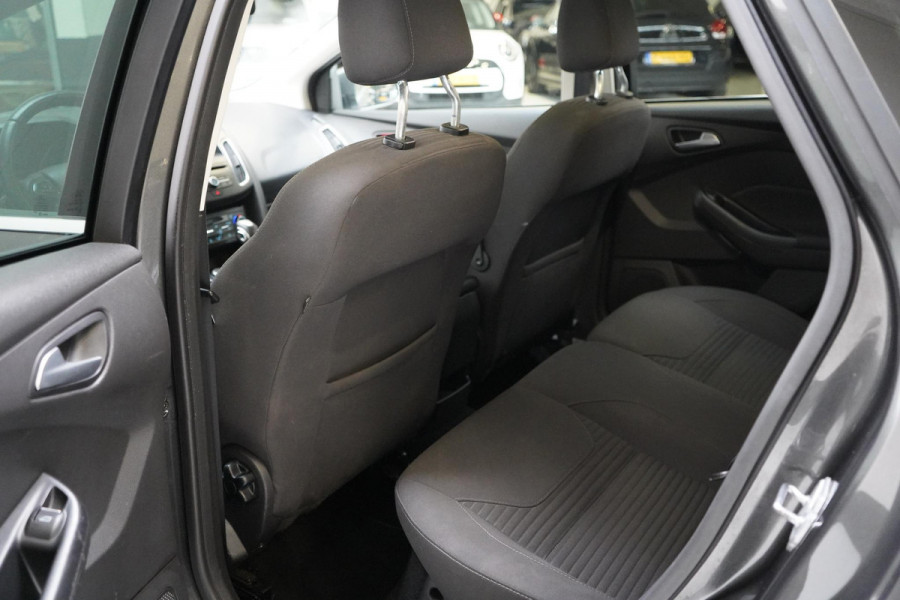 Ford FOCUS Wagon 1.5 150pk Titanium Automaat | Winterpack | Trekhaak | All-seasonbanden | Keyless | Cruise control | Apple Carplay