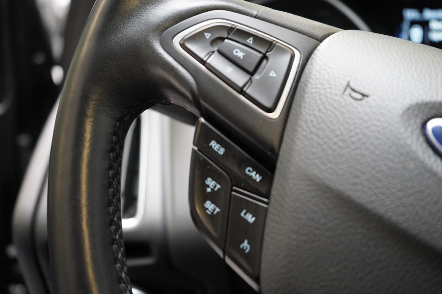 Ford FOCUS Wagon 1.5 150pk Titanium Automaat | Winterpack | Trekhaak | All-seasonbanden | Keyless | Cruise control | Apple Carplay