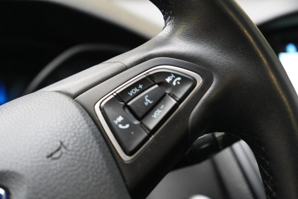 Ford FOCUS Wagon 1.5 150pk Titanium Automaat | Winterpack | Trekhaak | All-seasonbanden | Keyless | Cruise control | Apple Carplay