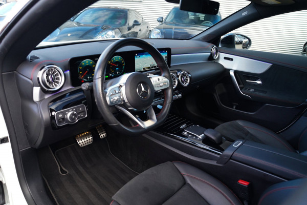 Mercedes-Benz CLA-Klasse 250 e Business Solution AMG Limited | Panorama | Sfeerverlichting LED | Camera | Leder/Alcantara | Trekha