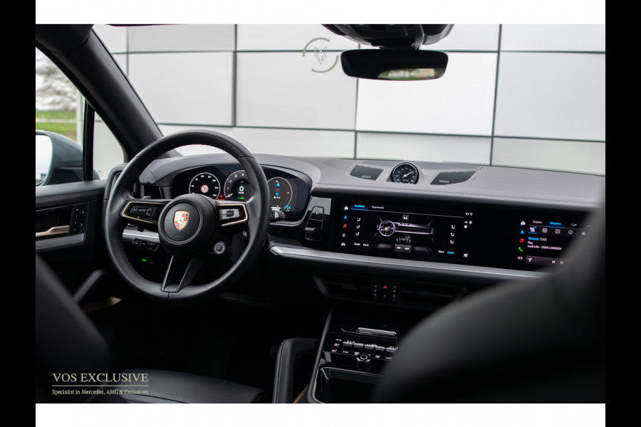 Porsche Cayenne 3.0 E-Hybrid SportDesign|Passenger Display|21''|Luchtvering|HUD|ACC|Bose|18-voudig|Pano|Stoelkoeling