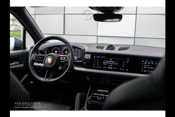 Porsche Cayenne 3.0 E-Hybrid SportDesign|Passenger Display|21''|Luchtvering|HUD|ACC|Bose|18-voudig|Pano|Stoelkoeling