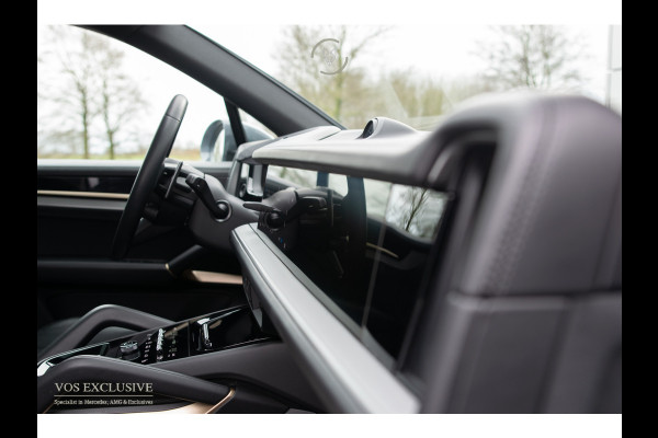 Porsche Cayenne 3.0 E-Hybrid SportDesign|Passenger Display|21''|Luchtvering|HUD|ACC|Bose|18-voudig|Pano|Stoelkoeling