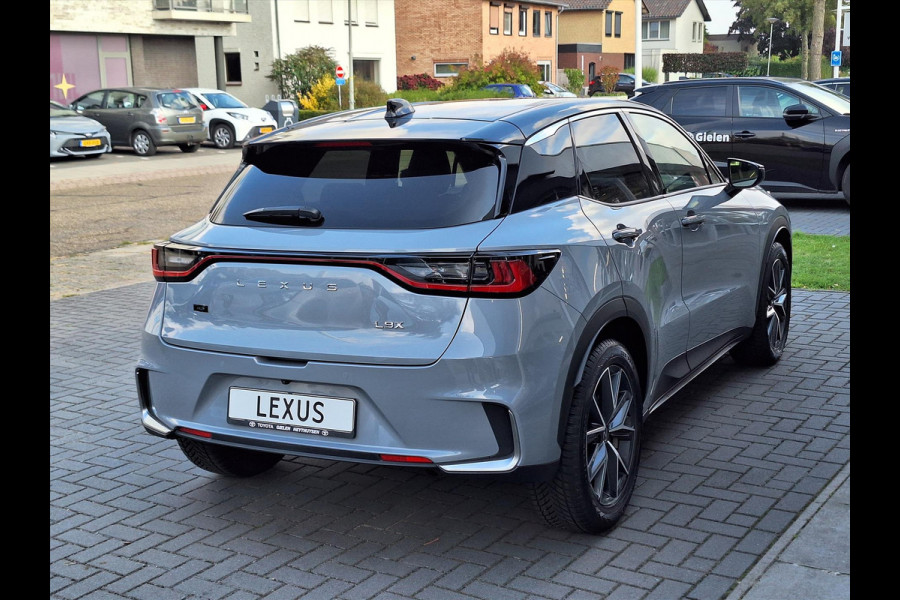 Lexus LBX 1.5 Hybrid Emotion Tech Pack | Leer, Elektrische achterklep, Keyless, Stoel + Stuurverwarming, 18 inch, Privacy glass