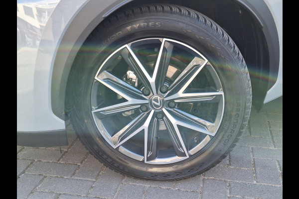 Lexus LBX 1.5 Hybrid Emotion Tech Pack | Leer, Elektrische achterklep, Keyless, Stoel + Stuurverwarming, 18 inch, Privacy glass