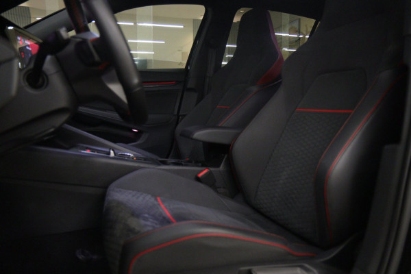 Volkswagen Golf 2.0 TSI GTI CLUBSPORT /PANO/ACC/CAM/CARPLAY/IQ-LIGHT/VOLL