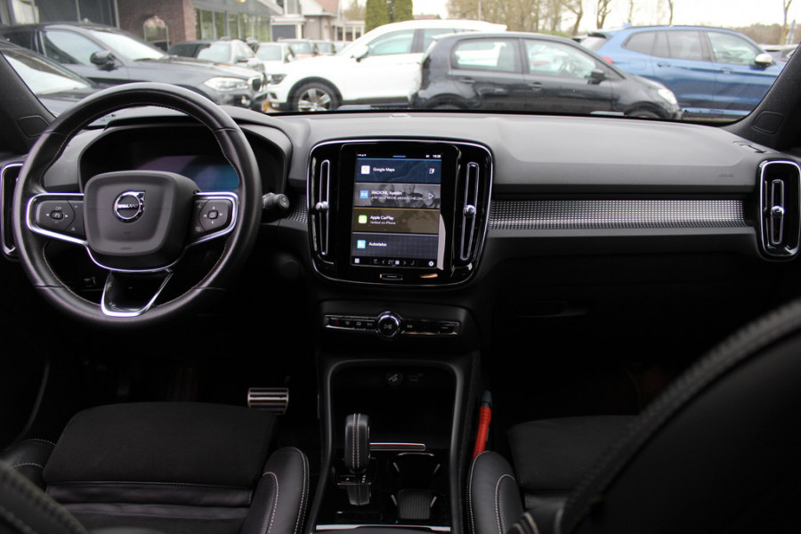 Volvo C40 Single Motor Extended Range Ultimate 82 kWh / SoH 95,6% / Trekhaak / Panoramadak / 360Camera / Half leder / Keyless / 20'' / Harman Kardon / CarPlay / Warmtepomp / Stuur+Stoelverwarming / Dodehoek / DAB / ACC