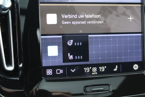 Volvo C40 Single Motor Extended Range Ultimate 82 kWh / SoH 95,6% / Trekhaak / Panoramadak / 360Camera / Half leder / Keyless / 20'' / Harman Kardon / CarPlay / Warmtepomp / Stuur+Stoelverwarming / Dodehoek / DAB / ACC