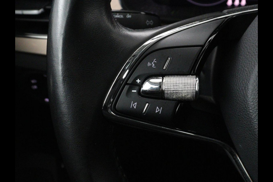 Škoda Kamiq 1.0 TSI Business Edition | Stoelverwarming | Carplay | Navigatie | Keyless | Virtual Cockpit | Full LED | Parkeerhulp | Climate control | Cruise control | Bluetooth