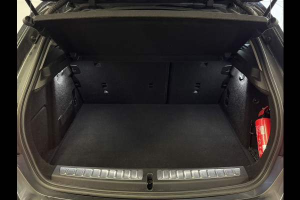 BMW 1-serie 118i 136PK AUT. HIGH EXECUTIVE TREKHAAK/LEDER/PANORAMADAK
