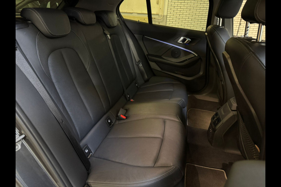 BMW 1-serie 118i 136PK AUT. HIGH EXECUTIVE TREKHAAK/LEDER/PANORAMADAK