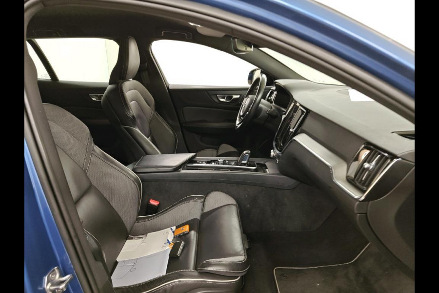 Volvo V60 2.0 B3 R-Design NL-AUTO | R-DESIGN | TREKHAAK