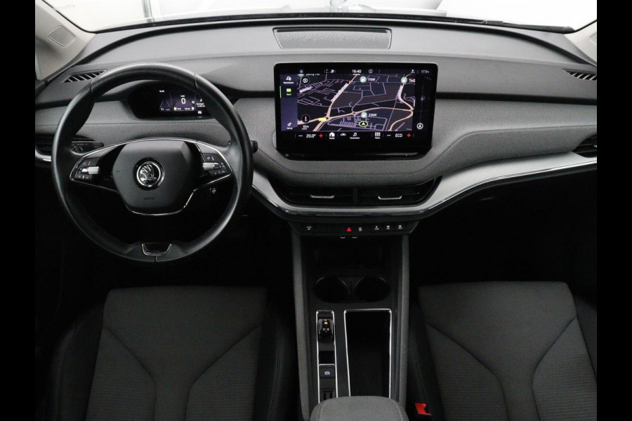 Škoda ENYAQ iV 60 | Trekhaak | Half leder | Carplay | Navigatie | Full LED | 19'' | Cruise control | Sfeerverlichting | Parkeerhulp | Climate control