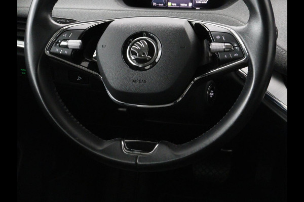 Škoda ENYAQ iV 60 | Trekhaak | Half leder | Carplay | Navigatie | Full LED | 19'' | Cruise control | Sfeerverlichting | Parkeerhulp | Climate control