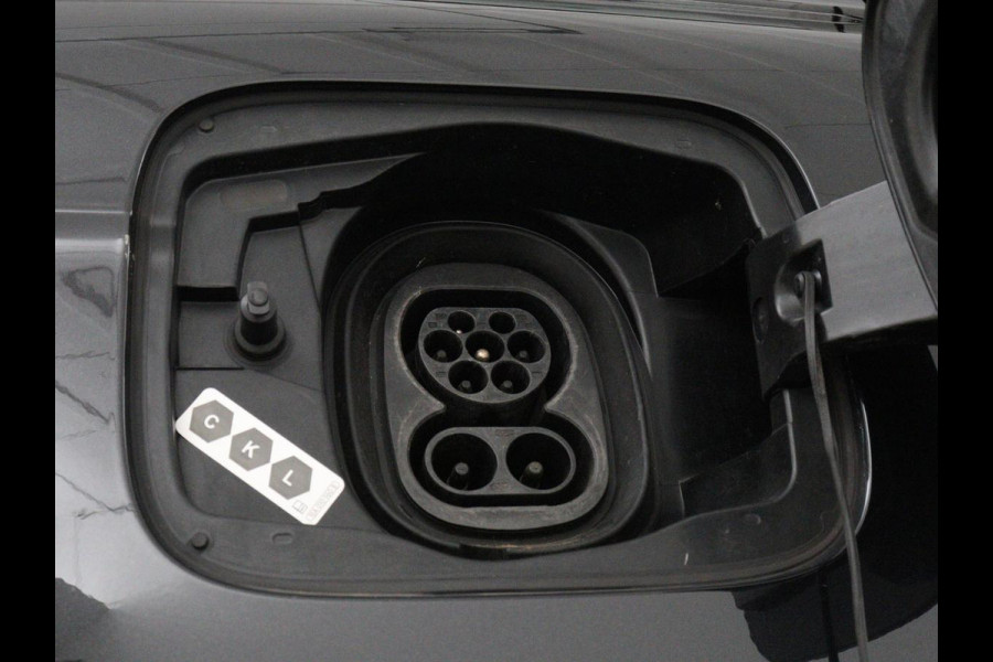 Škoda ENYAQ iV 60 | Trekhaak | Half leder | Carplay | Navigatie | Full LED | 19'' | Cruise control | Sfeerverlichting | Parkeerhulp | Climate control