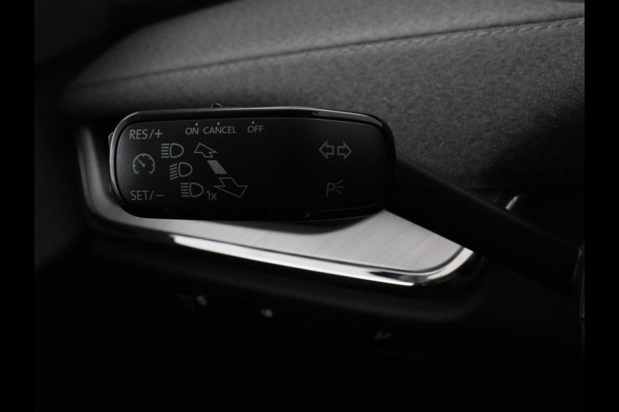 Škoda ENYAQ iV 60 | Trekhaak | Half leder | Carplay | Navigatie | Full LED | 19'' | Cruise control | Sfeerverlichting | Parkeerhulp | Climate control