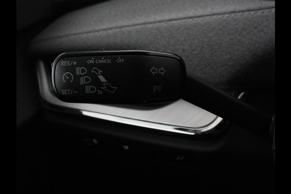 Škoda ENYAQ iV 60 | Trekhaak | Half leder | Carplay | Navigatie | Full LED | 19'' | Cruise control | Sfeerverlichting | Parkeerhulp | Climate control