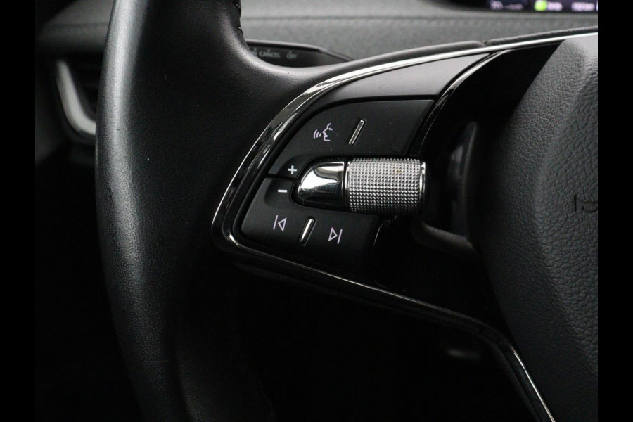 Škoda ENYAQ iV 60 | Trekhaak | Half leder | Carplay | Navigatie | Full LED | 19'' | Cruise control | Sfeerverlichting | Parkeerhulp | Climate control