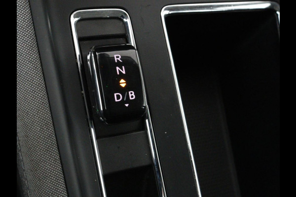 Škoda ENYAQ iV 60 | Trekhaak | Half leder | Carplay | Navigatie | Full LED | 19'' | Cruise control | Sfeerverlichting | Parkeerhulp | Climate control