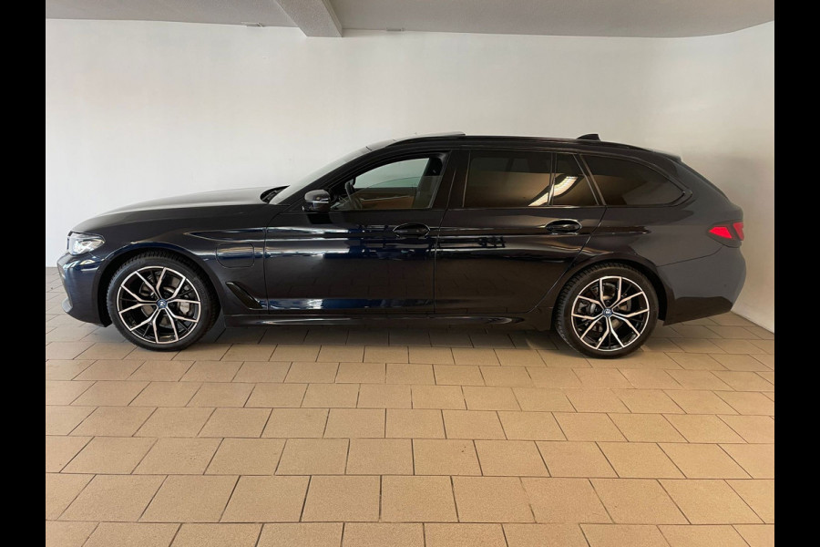 BMW 5 Serie Touring 530e Business Edition Plus AUTOMAAT AIRCO NAVI CRUISE PANO LEDER VELGEN CAMERA NIEUWSTAAT