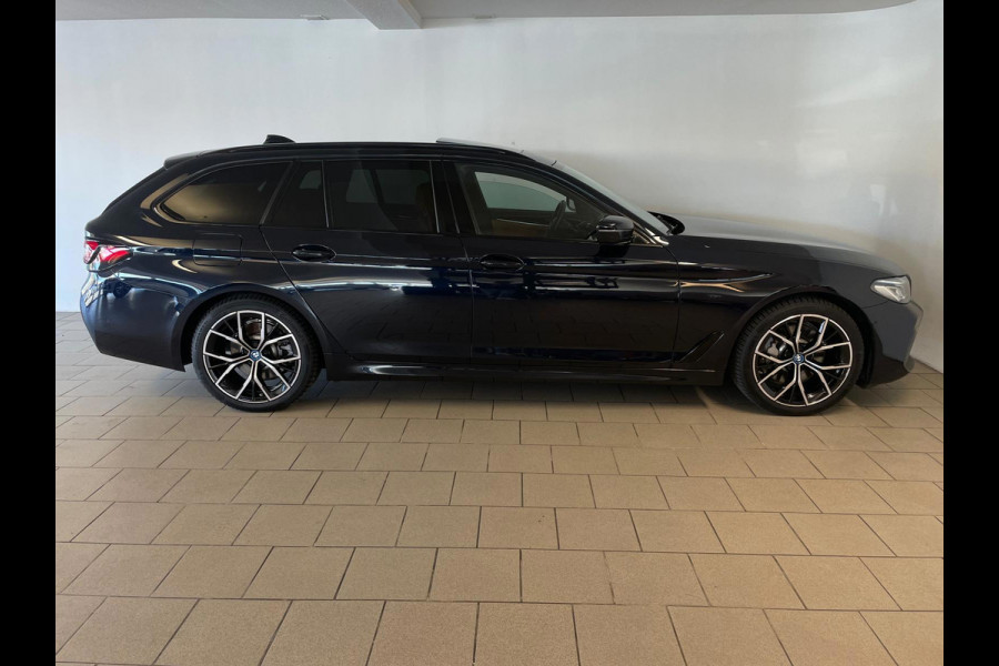 BMW 5 Serie Touring 530e Business Edition Plus AUTOMAAT AIRCO NAVI CRUISE PANO LEDER VELGEN CAMERA NIEUWSTAAT