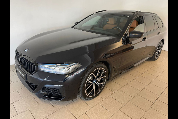 BMW 5 Serie Touring 530e Business Edition Plus AUTOMAAT AIRCO NAVI CRUISE PANO LEDER VELGEN CAMERA NIEUWSTAAT