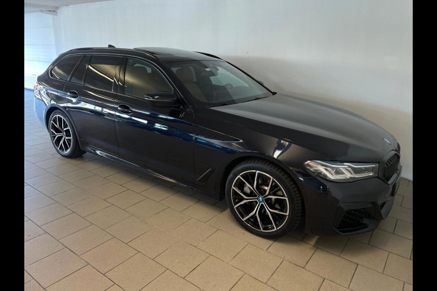BMW 5 Serie Touring 530e Business Edition Plus AUTOMAAT AIRCO NAVI CRUISE PANO LEDER VELGEN CAMERA NIEUWSTAAT