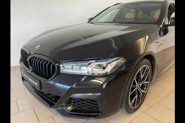 BMW 5 Serie Touring 530e Business Edition Plus AUTOMAAT AIRCO NAVI CRUISE PANO LEDER VELGEN CAMERA NIEUWSTAAT