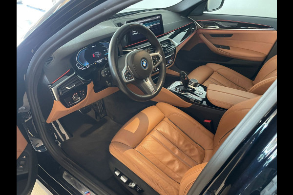 BMW 5 Serie Touring 530e Business Edition Plus AUTOMAAT AIRCO NAVI CRUISE PANO LEDER VELGEN CAMERA NIEUWSTAAT