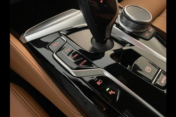 BMW 5 Serie Touring 530e Business Edition Plus AUTOMAAT AIRCO NAVI CRUISE PANO LEDER VELGEN CAMERA NIEUWSTAAT